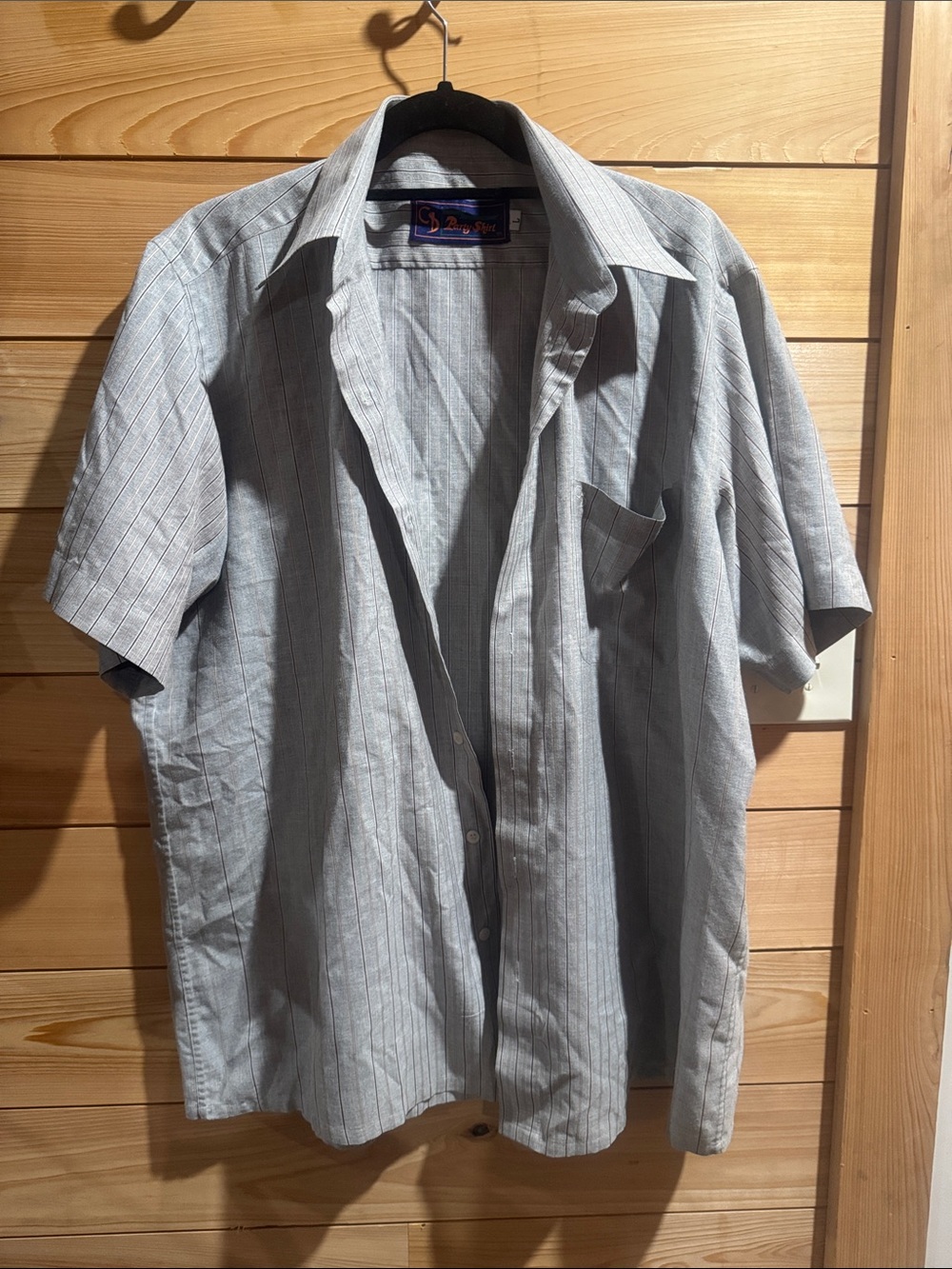 Vintage Men's Short-Sleeve Button-Down Shirt - Light Gray Stripe